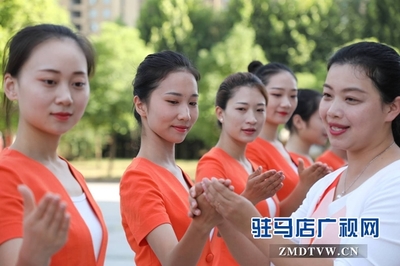 第二十一屆“中國(guó)農(nóng)加工洽談會(huì)”政務(wù)講解員集體換裝亮相，禮儀服務(wù)再升級(jí)